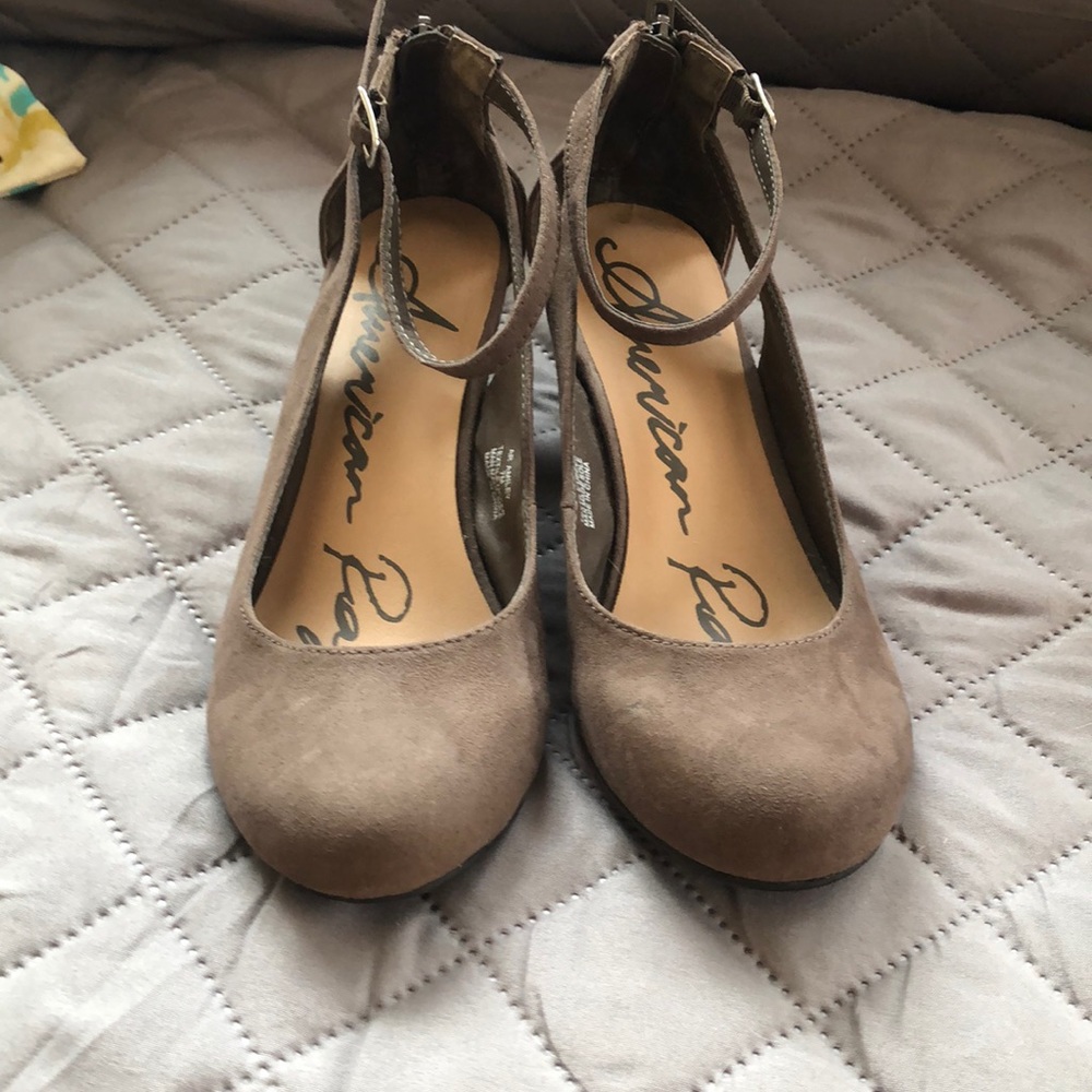 EUC American Rag zip wedges, size 7